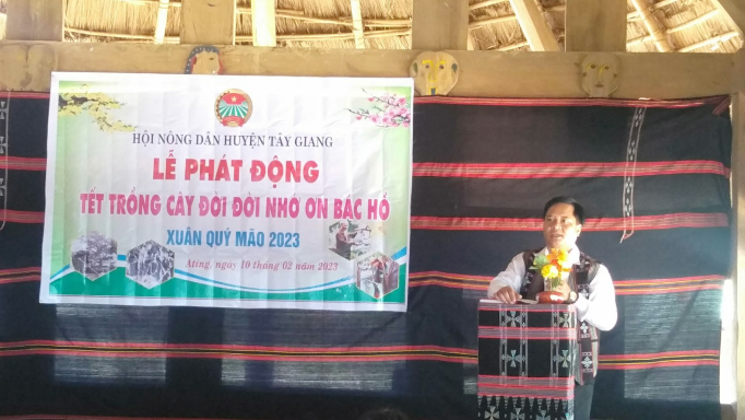 Đ/c Riáh Ka - Chủ tịch HND huyện Tây Giang phát động“Tết trồng cây”